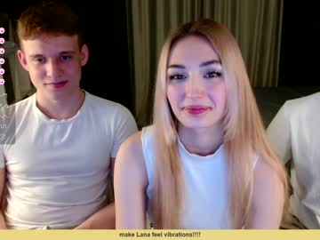 couple Cam Girls Live with lovelypeachs