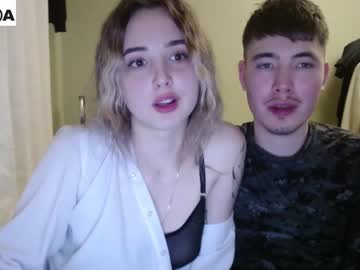 couple Cam Girls Live with bananass_friends