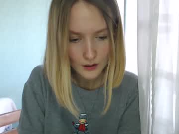 girl
        oh_lily cam image #4337