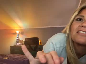 girl
        bayybaee21 cam image #16442
