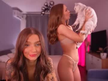 couple Cam Girls Live with crumblebabies