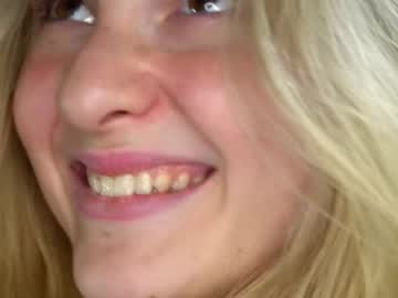 girl
        sun_drenched_you cam image #29352