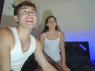 couple Cam Girls Live with sassysoulmates