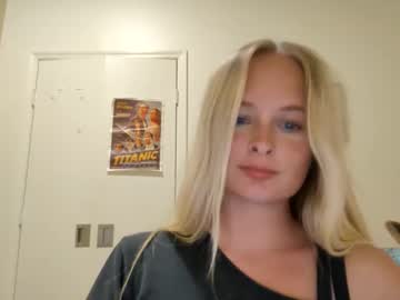 girl
        lunaskyexo cam image #32581