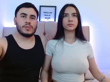 couple Cam Girls Live with moonbrunettee