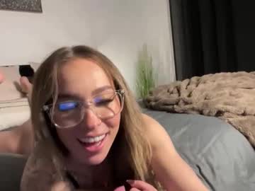 girl Cam Girls Live with kiraskys_