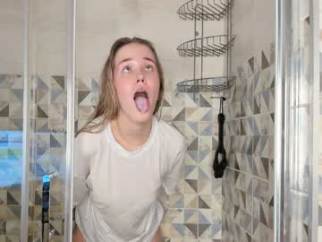 girl
        a_m_e_l_i_a cam image #8196
