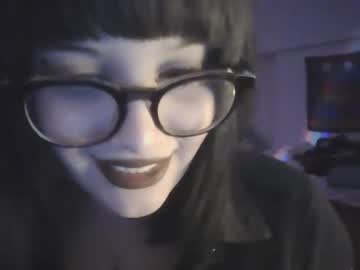 girl
        lottiepoppie cam image #1676