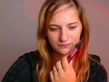 girl
        molly_lyyy cam image #17135
