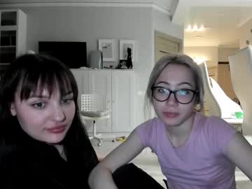 couple Cam Girls Live with pinkdoll1