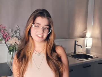 girl
        mariamcheatwood cam image #14747