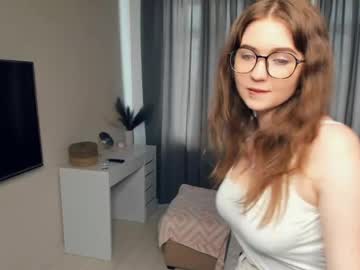 girl
        shadednight cam image #12763