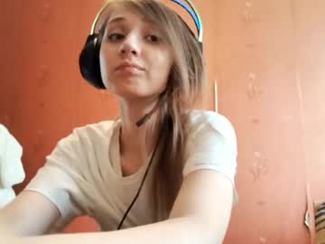 girl
        lucy_blush cam image #28605