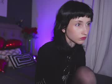 girl
        carmilamoon cam image #22538