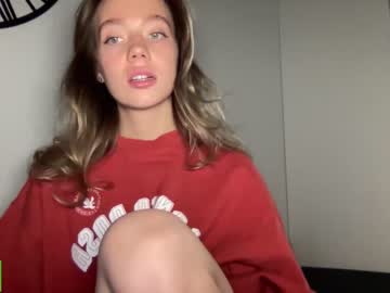 girl
        angel_from_sky cam image #899