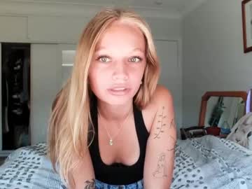 girl
        lexifever cam image #15155