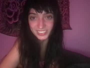 girl
        lucky_sweetheart cam image #13902