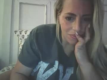 girl Cam Girls Live with michellee_michaels