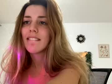 girl
        yourlittlemaria cam image #18819