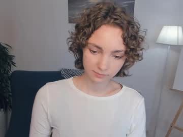 girl
        cutee_curls cam image #14085
