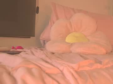 girl
        little_effy18_ cam image #14027