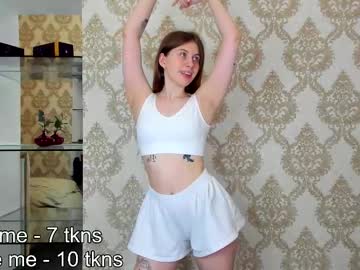 girl
        ashley_winks cam image #24523