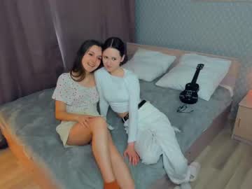couple Cam Girls Live with jodyclowes