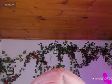 girl
        honeymoontea cam image #9683