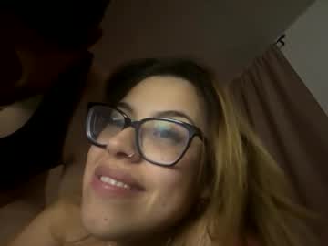 couple Cam Girls Live with mamaboozey