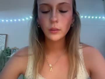 girl
        alygator24 cam image #23217