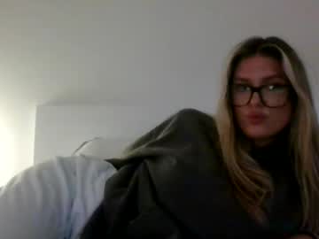 girl
        madisyntaylor cam image #12131