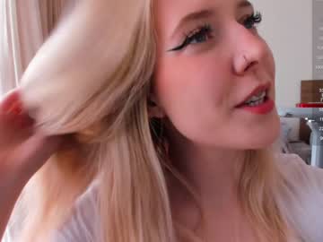 girl
        loopcia cam image #1721