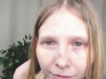 girl
        ozellmazzariello cam image #34319