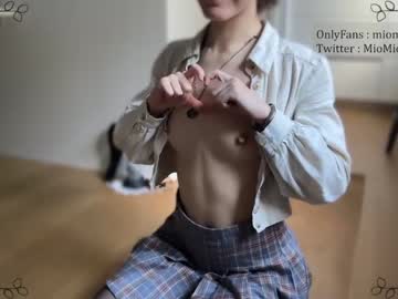girl
        _miomio_ cam image #3972
