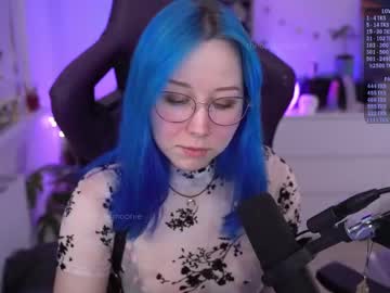 girl
        theblue_moonie cam image #25015