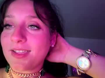 couple
        mrandmrsdreamy222 cam image #33936