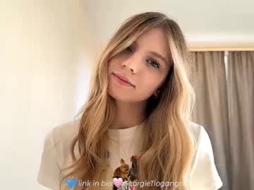 girl
        chloe_show cam image #32031
