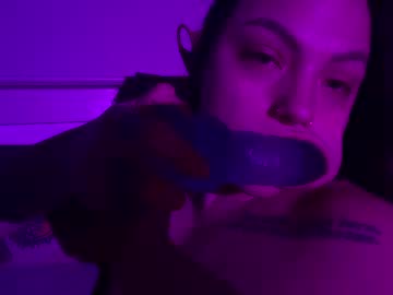 girl
        ur_good_gal cam image #22419
