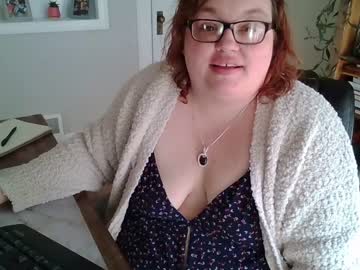 girl
        lunameadows cam image #4417