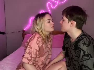 couple
        ember_heart cam image #25524