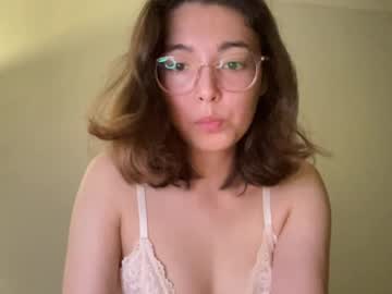 girl
        ellynella cam image #30070