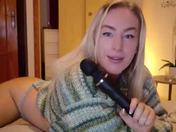 girl
        christinasiemone cam image #18759
