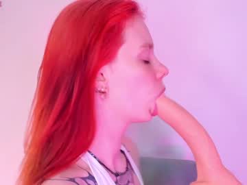 girl
        red_and_trip cam image #15112