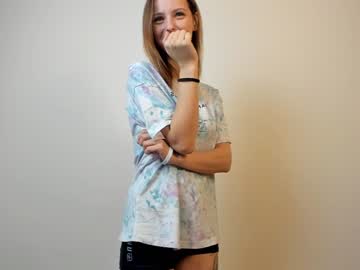 girl
        naomihawkins cam image #4785