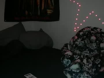 couple Cam Girls Live with gl00my_gh0ul