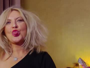 girl
        alura_jenson_ cam image #32892