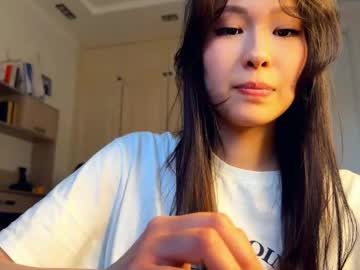 girl
        nievesshippey cam image #34738