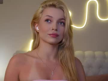 girl
        kelly_peachpiee cam image #29230