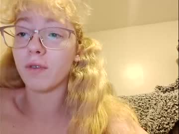 couple Cam Girls Live with blonde_katie