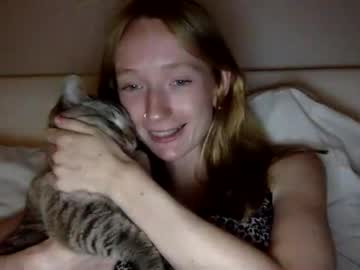 girl Cam Girls Live with littlee_redd